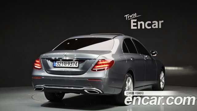 Mercedes-Benz E-Class E220d Avantgarde — пробег 58 492 км — фото 2 из 5