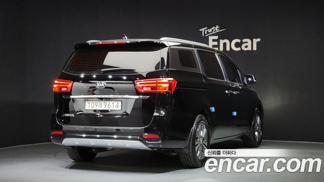 Kia Carnival 9-Seater Luxury — пробег 36 676 км — фото 2 из 5