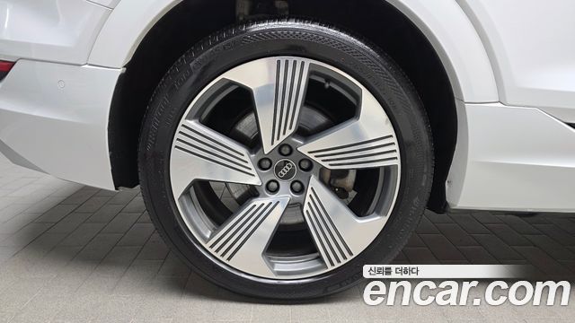 Audi e-tron из Кореи Encar