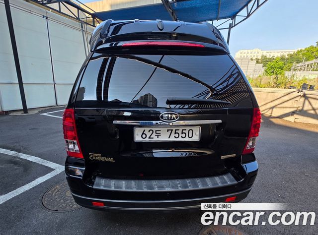 Kia Carnival HI Limousine L290 7-seater Deluxe Deluxe — пробег 80 800 км — фото 4 из 5