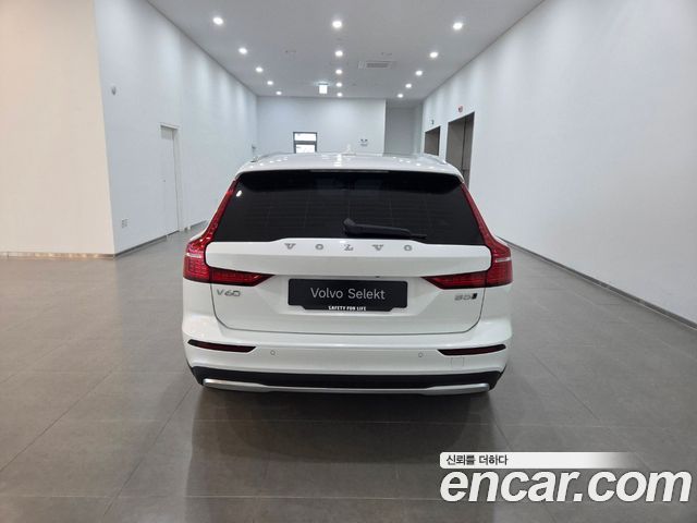 Volvo V60 B5 Ultra AWD — пробег 1 802 км — фото 4 из 5