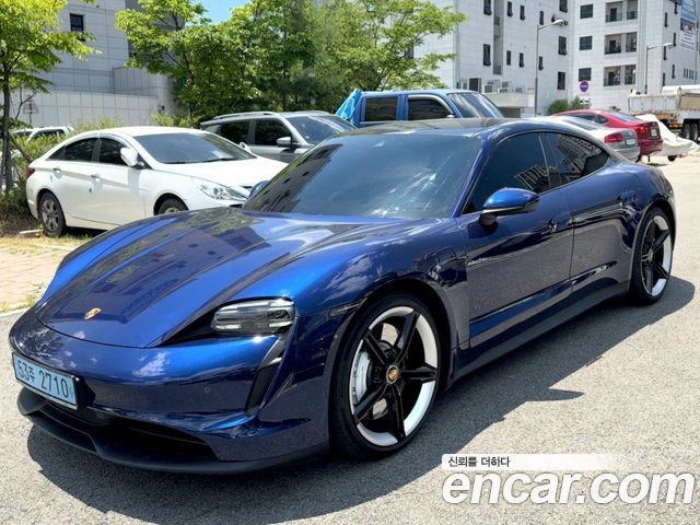 Porsche Taycan 4S — пробег 18 000 км — фото 1 из 5