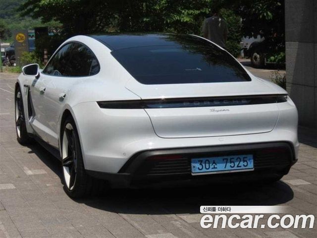 Porsche Taycan из Кореи Encar