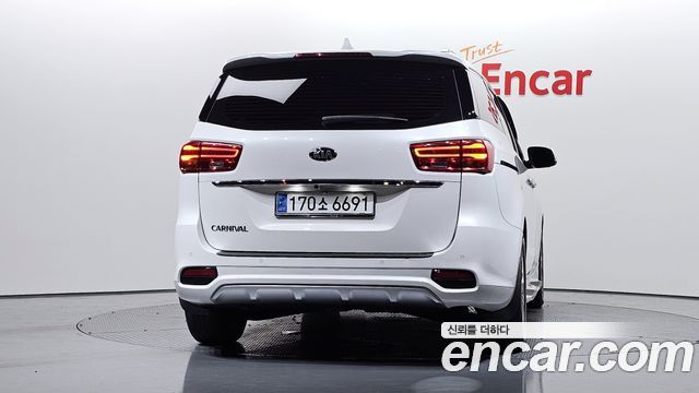 Kia Carnival из Кореи Encar