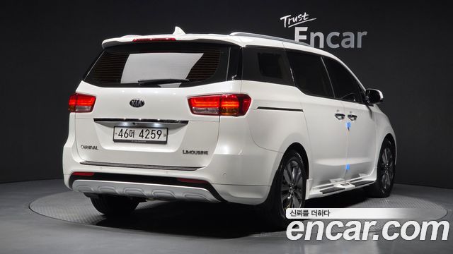 Kia Carnival Gasoline 7-seater Limousine President — пробег 56 448 км — фото 2 из 5
