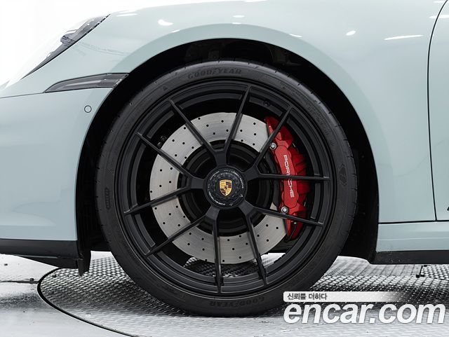 Porsche 911 Carrera 4 GTS — пробег 3 600 км — фото 5 из 5