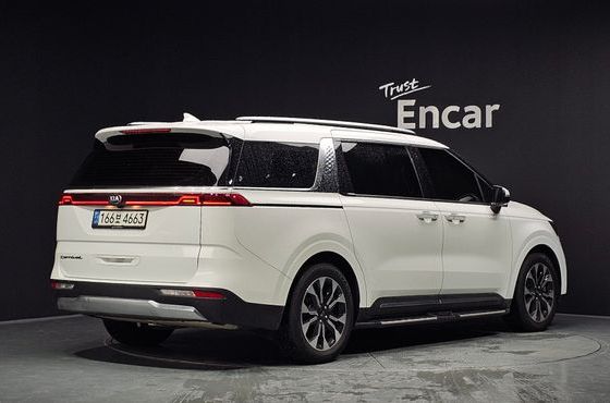 Kia Carnival 9-Seater Signature — пробег 60 063 км — фото 2 из 5