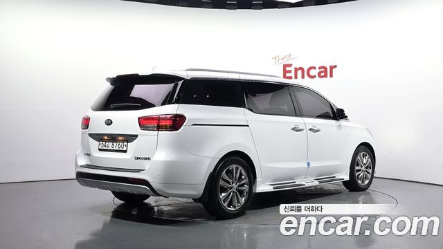 Kia Carnival Gasoline 7-seater Limousine President — пробег 84 553 км — фото 2 из 5