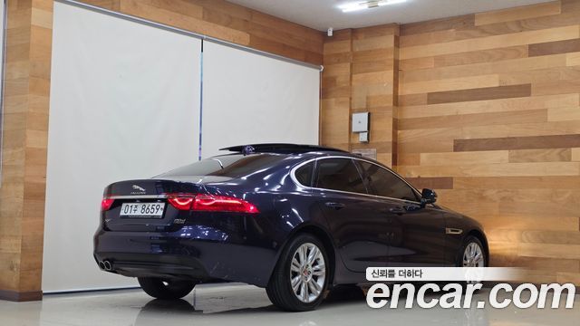 Jaguar XF 20d Portfolio AWD — пробег 122 157 км — фото 2 из 5