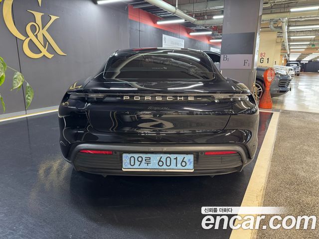 Porsche Taycan Base — пробег 22 400 км — фото 4 из 5