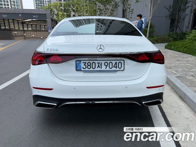 Mercedes-Benz E-Class E200 AMG Line — пробег 2 415 км — фото 4 из 5