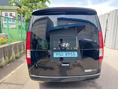 Hyundai Staria EV Cargo 5-Seater Modern — пробег 500 км — фото 3 из 5