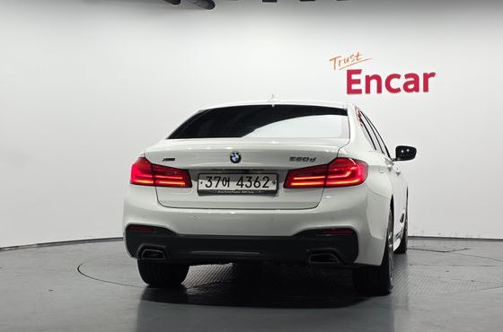 BMW 5-Series 520d xDrive M Sport Package Plus — пробег 100 168 км — фото 4 из 5