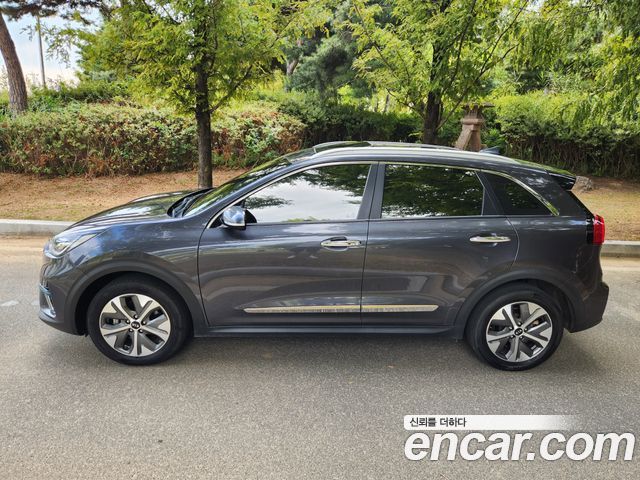 Kia Niro Noblesse — пробег 139 900 км — фото 3 из 5
