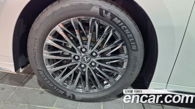 Lexus LM 500h Royal — пробег 7 581 км — фото 5 из 5