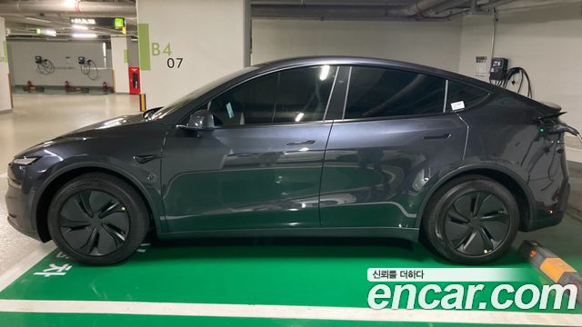 Tesla Model Y Premium RWD — пробег 500 км — фото 4 из 5