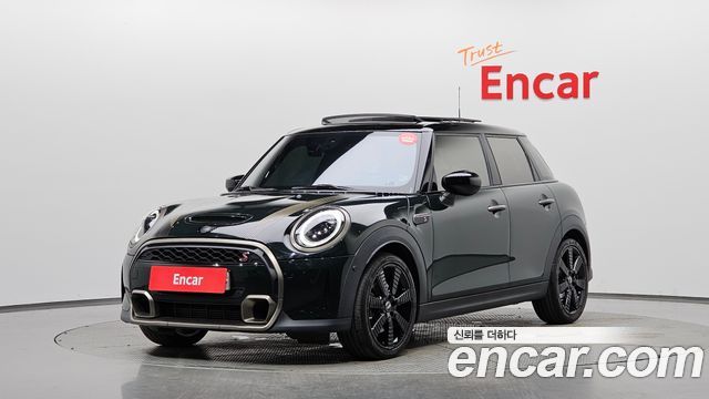 Mini Cooper 5Door Resolute Edition 3rd Gen — пробег 40 794 км — фото 1 из 5