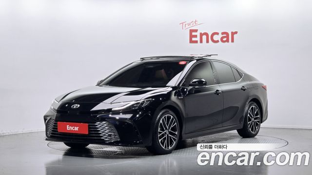 Toyota Camry 2.5 XLE Premium Hybrid — пробег 17 550 км — фото 1 из 5