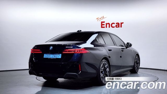 BMW i5 eDrive 40 M Sport Pro — пробег 46 239 км — фото 2 из 5