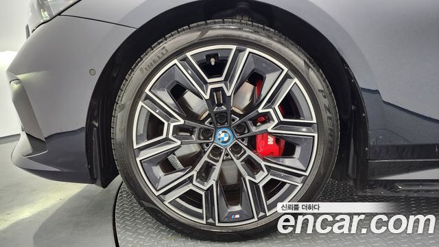BMW i5 eDrive 40 M Sport Pro — пробег 46 239 км — фото 5 из 5