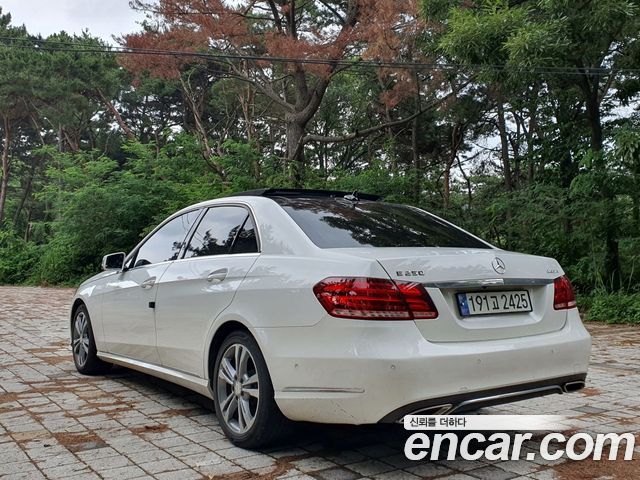 Mercedes-Benz E-Class E250 BlueTec 4MATIC AV — пробег 173 036 км — фото 2 из 5