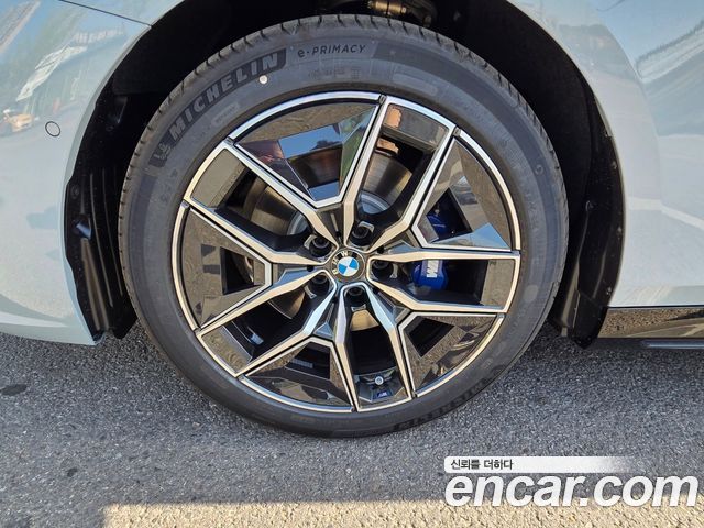 BMW 5-Series 520i M Sport — пробег 1 450 км — фото 5 из 5