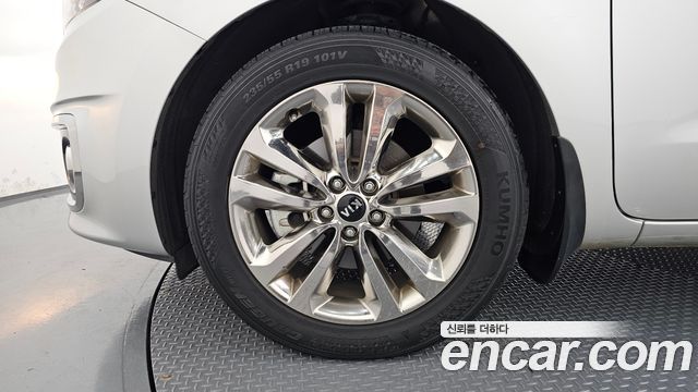 Kia Carnival 9-seater Prestige — пробег 48 312 км — фото 5 из 5