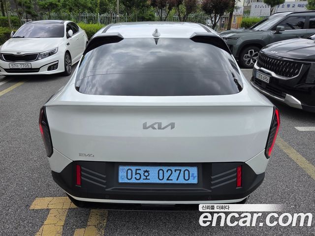 Kia EV4 Long Range 2WD Earth — пробег 650 км — фото 4 из 5