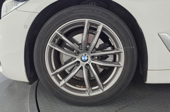 BMW 5-Series 520d xDrive M Sport Package Plus — пробег 110 574 км — фото 5 из 5