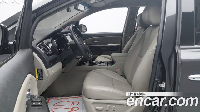Kia Carnival Gasoline 7-Seater Limousine VIP — пробег 96 095 км — фото 5 из 5