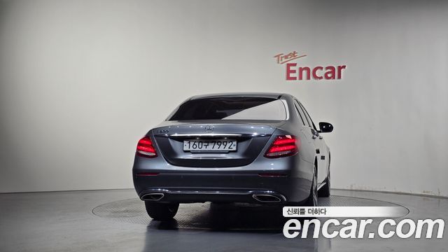 Mercedes-Benz E-Class E300 Avantgarde — пробег 170 664 км — фото 4 из 5