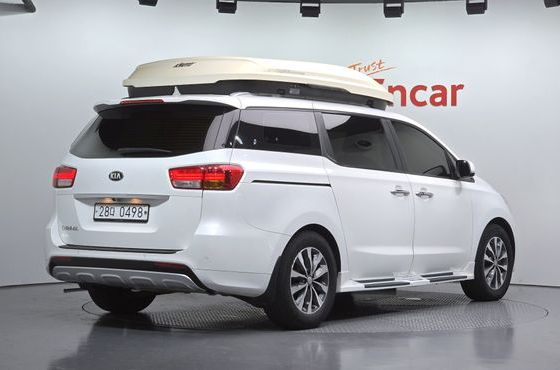 Kia Carnival 9-seater Luxury — пробег 125 277 км — фото 2 из 5