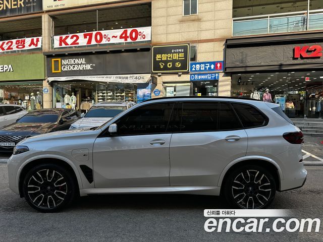 BMW X5 xDrive 50e M Sport — пробег 51 000 км — фото 2 из 5