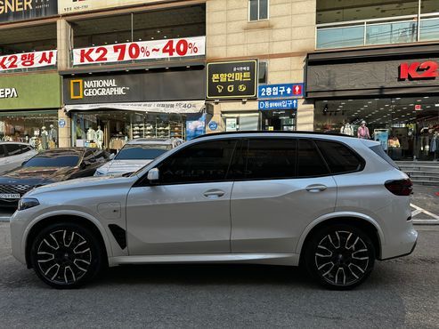 BMW X5 xDrive 50e M Sport — пробег 51 000 км — фото 2 из 5