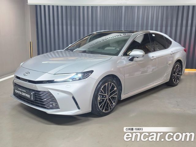 Toyota Camry 2.5 XLE Premium Hybrid — пробег 3 794 км — фото 1 из 5