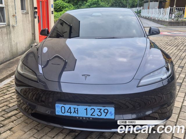 Tesla Model 3 스탠다드 RWD — пробег 980 км — фото 1 из 5