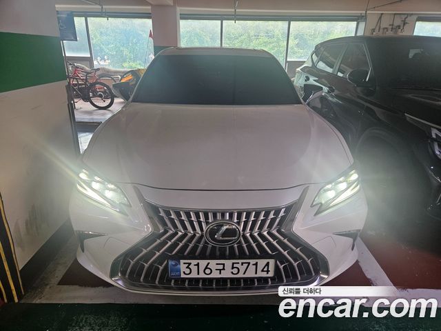 Lexus ES Executive — пробег 9 000 км — фото 1 из 5