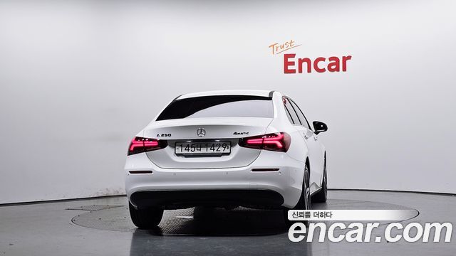 Mercedes-Benz A-Class A250 4MATIC Sedan — пробег 28 019 км — фото 4 из 5