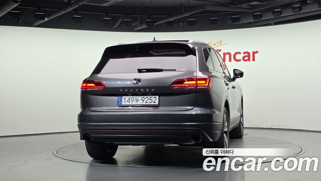 Volkswagen Touareg 3.0 TDI Premium — пробег 145 234 км — фото 4 из 5