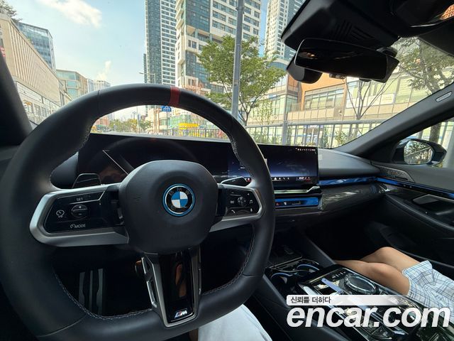 BMW i5 M60 xDrive — пробег 27 500 км — фото 5 из 5
