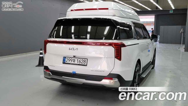 Kia Carnival Gasoline 7-Seater Hi Limousine Signature — пробег 7 335 км — фото 3 из 5