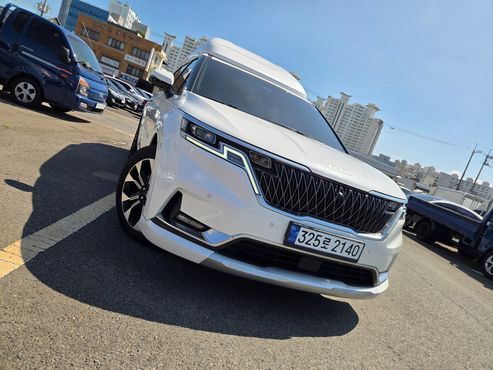 Kia Carnival Diesel 9-Seater Hi-Limousine Signature — пробег 47 413 км — фото 1 из 5