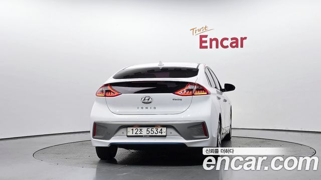 Hyundai Ioniq Q — пробег 185 870 км — фото 4 из 5