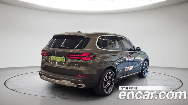 BMW X5 xDrive 50e xLine — пробег 4 506 км — фото 2 из 5
