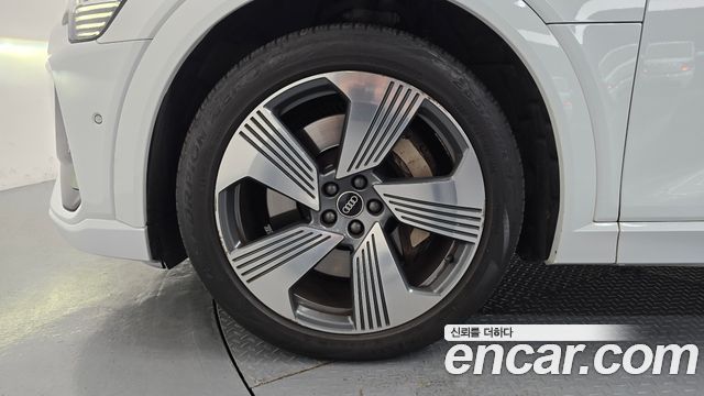 Audi e-tron из Кореи Encar