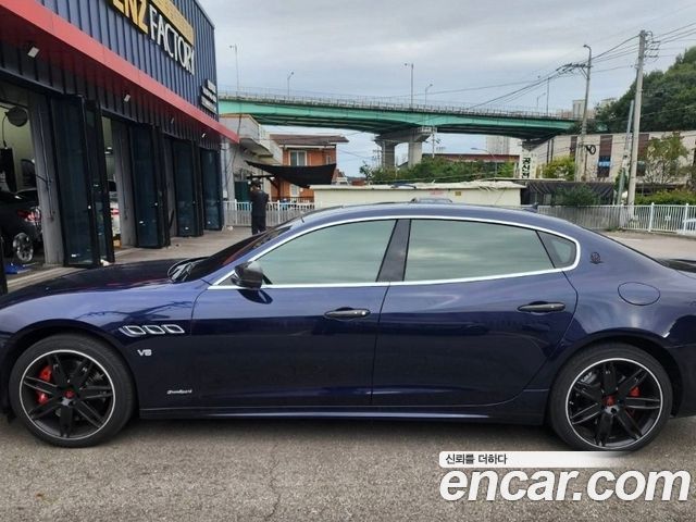 Maserati Quattroporte GTS 3.8 V8 — пробег 75 000 км — фото 5 из 5