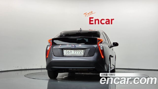 Toyota Prius 1.8 E — пробег 128 682 км — фото 4 из 5