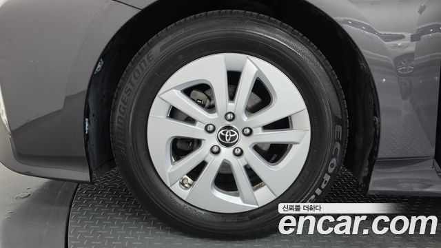 Toyota Prius 1.8 E — пробег 128 682 км — фото 5 из 5