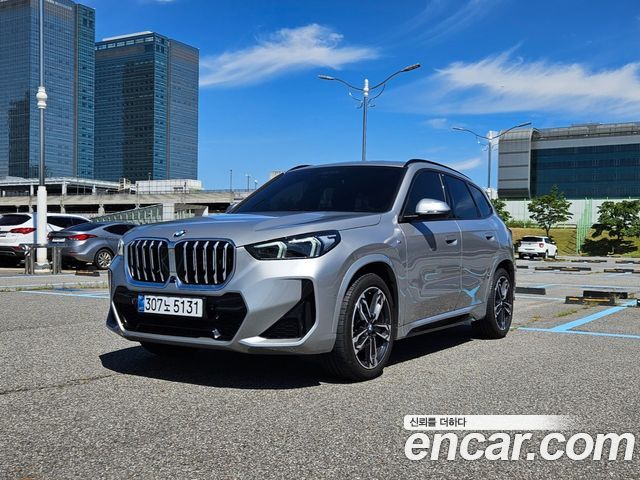 BMW X1 xDrive 20i M Sport — пробег 19 500 км — фото 3 из 5