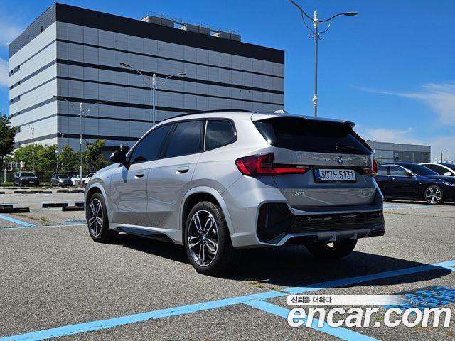 BMW X1 xDrive 20i M Sport — пробег 19 500 км — фото 4 из 5